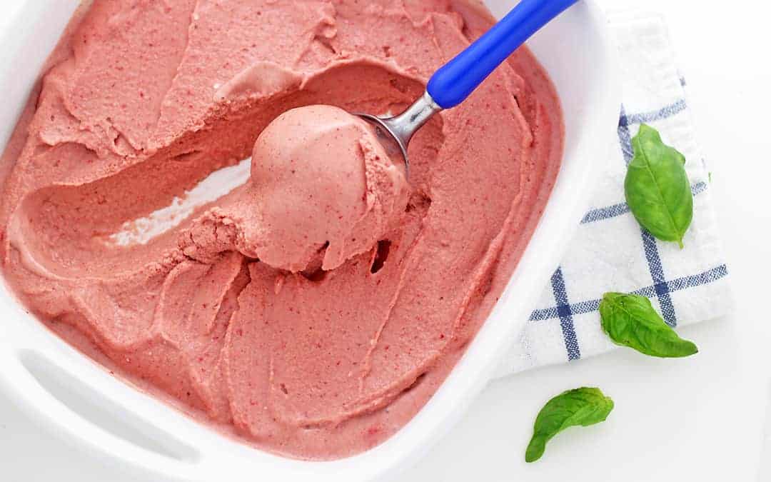 Vegan magnesium ice cream with strawberry